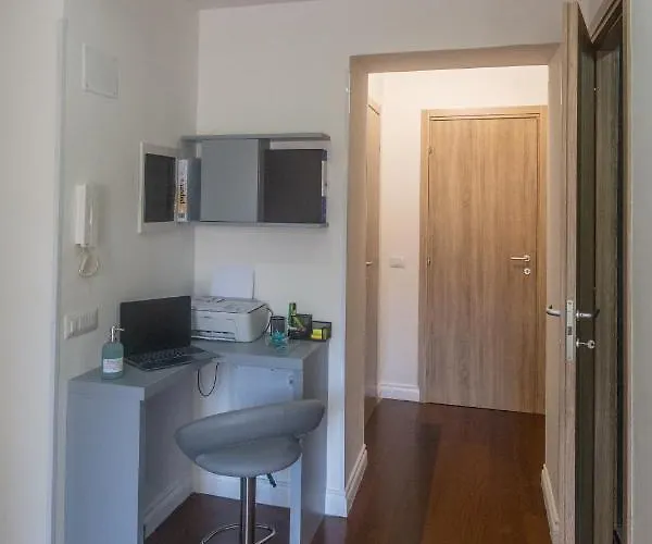 Konukevi Shine House 4*