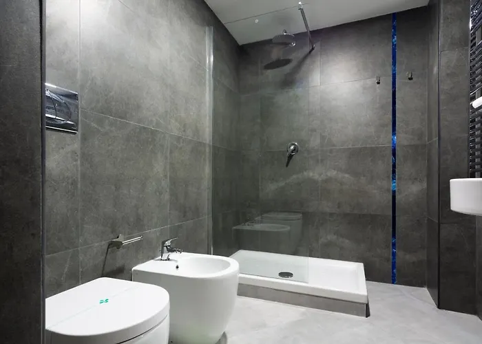 Shine House Konukevi 4*