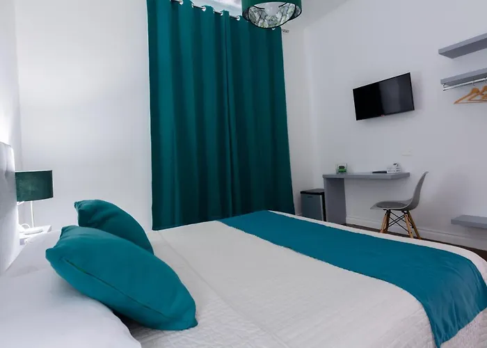 Shine House Konukevi 4*